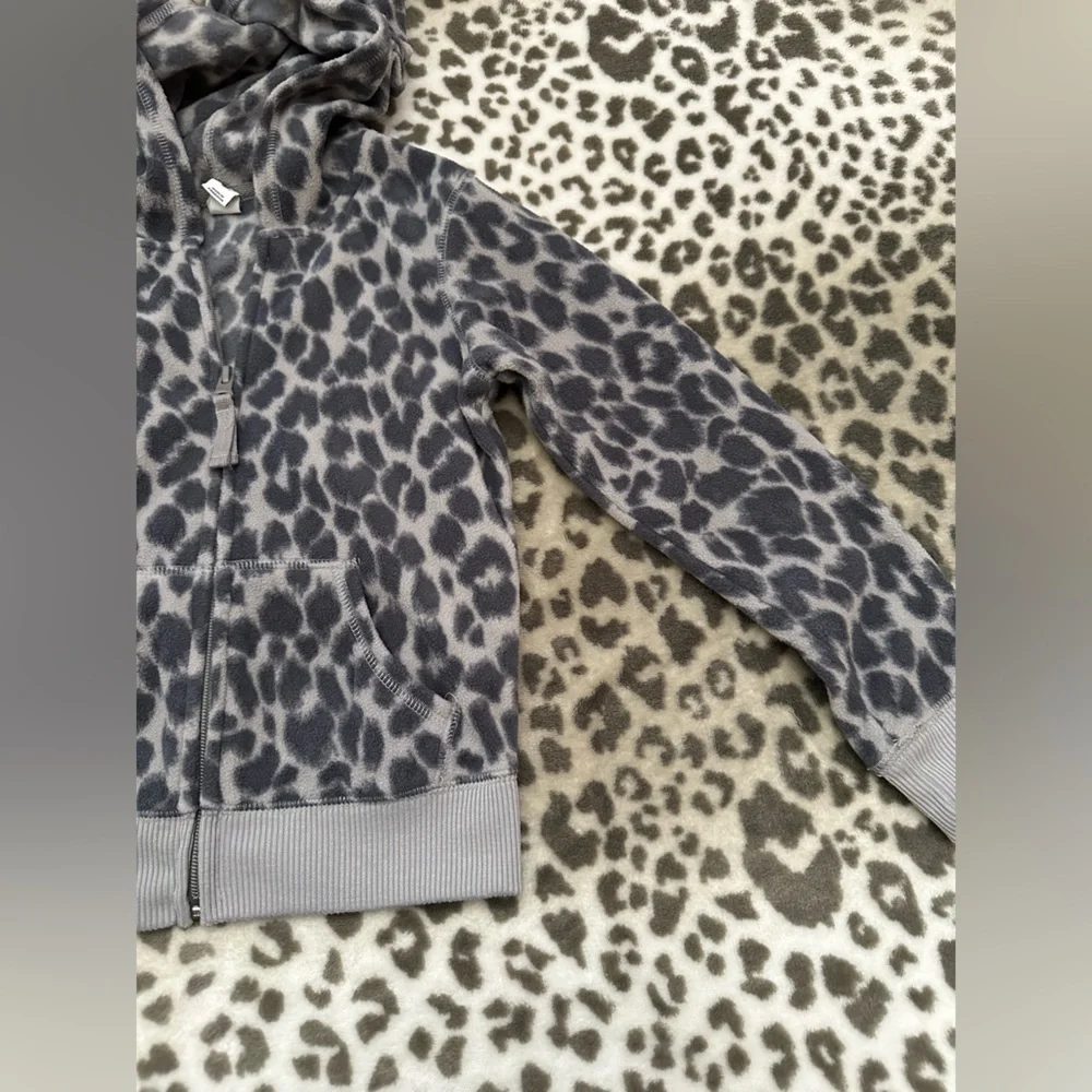 Old Navy Girls Micro Fleece Full Zip Hoodie in Leopard Gray Print Size Small 6 7